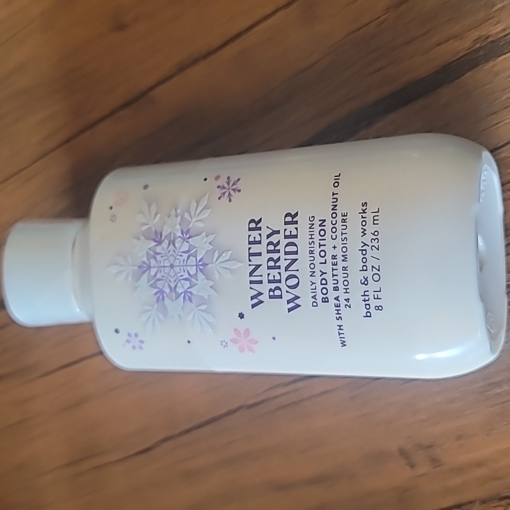 Bath and body works winterberry wonder nourishing body lotion HOLIDAY EDITION
